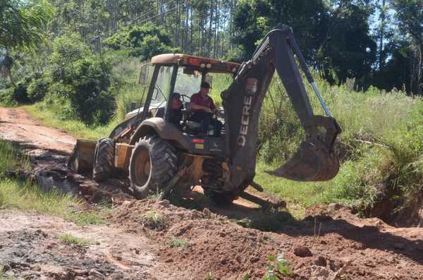 En Repatriación todas las maquinarias siguen con los trabajos viales - Noticiero Paraguay