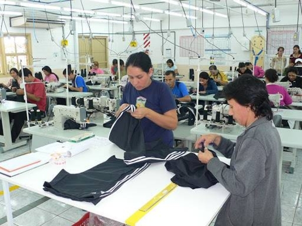 Diario HOY | Empresas de maquila invertirán más de un millón de dólares y darán 256 empleos