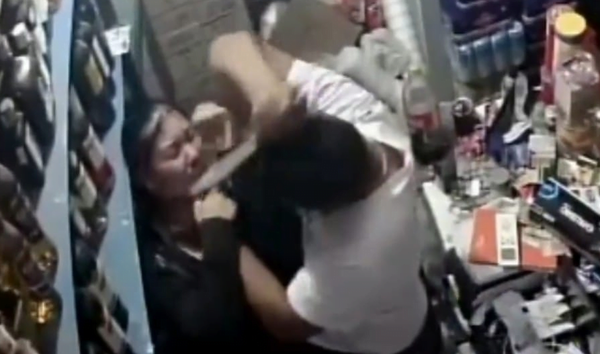 Imputan a hombre que intentó matar a su expareja con machetillo - Noticiero Paraguay