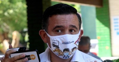 La Nación / “Por qué lo que tanto me persiguen”, dice Petta a maestros tras papelón en simulacro