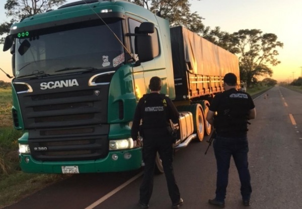 Antinarcóticos incauta 15 toneladas de marihuana que transportaban en un tracto camión