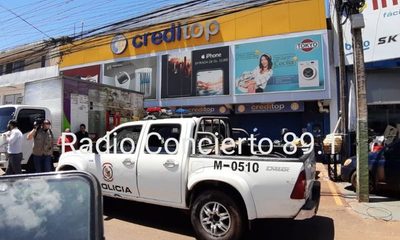 Roban dinero y celulares de local comercial