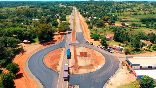 Colocan primera capa asfáltica en nueva calzada que llega a la zona urbana de Caaguazú – Prensa 5