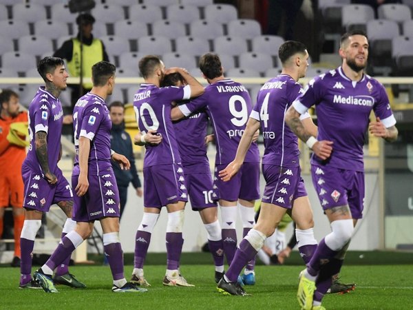 Fiorentina frena al Spezia y sale del bache