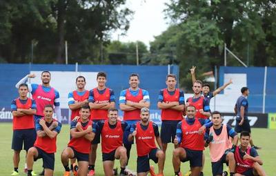 Covid-19 en el "12": Descartan que preparador de arqueros esté en el banco de suplentes
