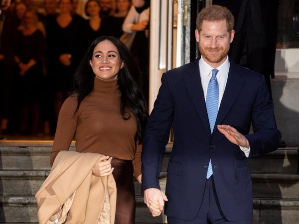 El príncipe Enrique y su esposa Meghan pierden sus últimos títulos reales