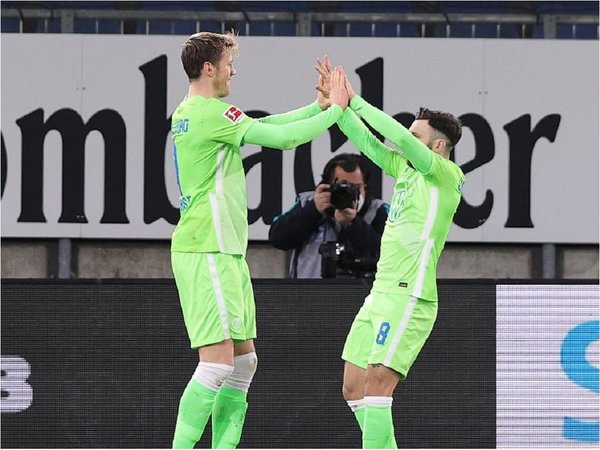 El Wolfsburgo no da opción al Bielefeld y trepa a la tercera plaza