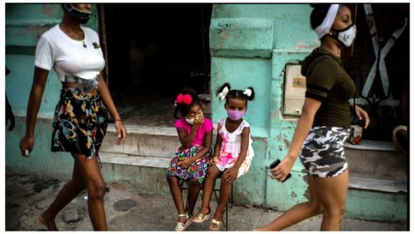 Régimen de Cuba admite que cifras de COVID-19 no bajan
