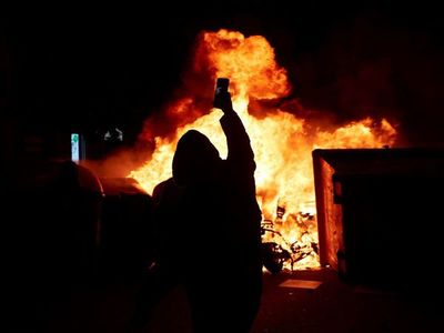 Tercera noche de disturbios en España por encarcelamiento de un rapero