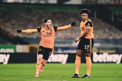 Wolves sigue en racha y derrota al Leeds que no levanta cabeza