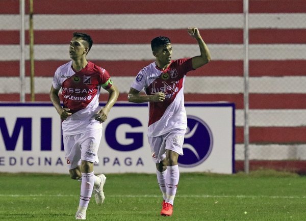 Un gol agónico le da a River Plate su primer triunfo de la temporada