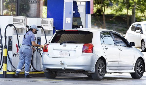 Emblemas privados ya alzaron ayer G. 400 el precio de los combustibles - Nacionales - ABC Color