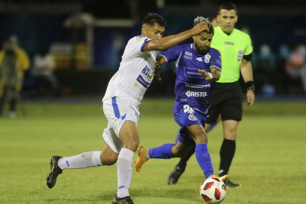 Golpeado por el COVID-19, 12 de Octubre recibe a Sol de América