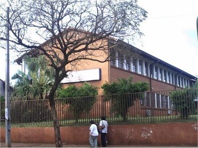 Cierran siete escuelas por contagios de COVID