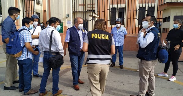La Nación / Vacunagate: fiscales peruanos allanan oficinas y clínicas