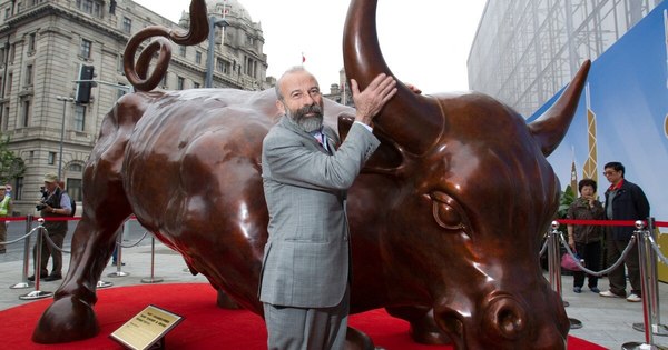 La Nación / Muere el creador del Toro de Wall Street