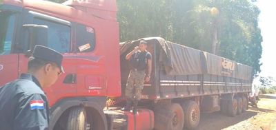 Al estilo “Rápidos y Furiosos”, motochorros roban camión con carga - ABC en el Este - ABC Color