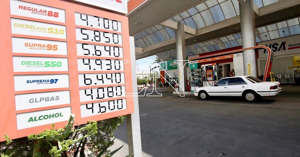 La Nación / Mayoría de emblemas privados subió sus precios de combustibles