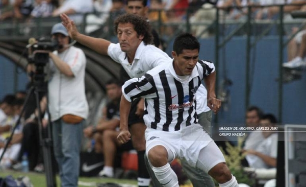 Diario HOY | Trece años después, Osvaldo Martínez anota en el torneo local