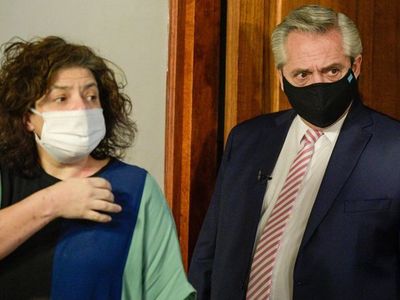 El escándalo de la "vacunación VIP" crece en Argentina y llega a la Justicia