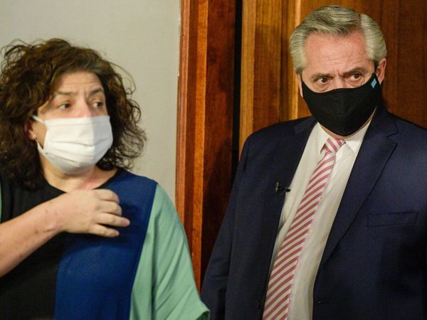 El escándalo de la "vacunación VIP" crece en Argentina y llega a la Justicia