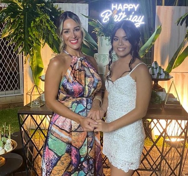 Crónica / ¡El festejo de 15 de la hija de María E.!