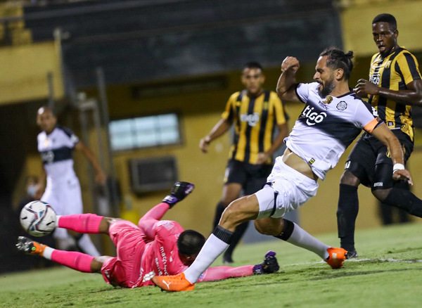 Triunfo franjeado: Olimpia derrotó a Guaraní 3-0.