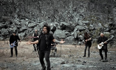 Diario HOY | Banda paraguaya de doom metal presenta videoclip grabado en cantera de Ñemby