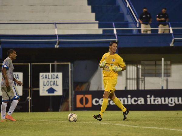 Nelson Bernal marca un hito en el fútbol paraguayo
