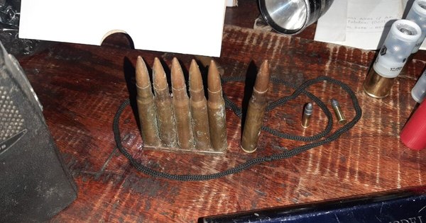 La Nación / Armas de grueso calibre y un vehículo robado en Ñemby recuperan durante allanamiento en Villarrica