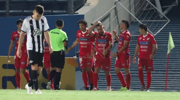 Diario HOY | Nacional se aferra al liderato ante el golpeado Libertad de Garnero