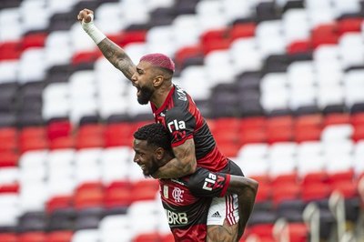 Flamengo destrona al Inter en la penúltima fecha y va por el 'bi'