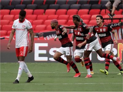 Flamengo desplaza al Inter y es nuevo líder