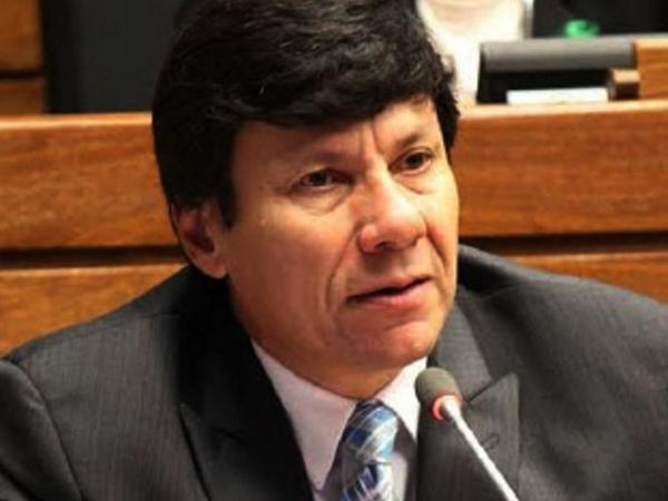 Hay críticas, pero no acuerdo para destitución de defensor
