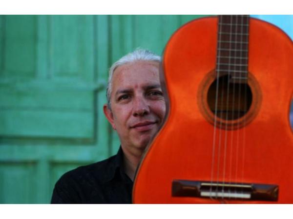 El cantautor Dani Moreno presenta su quinto disco