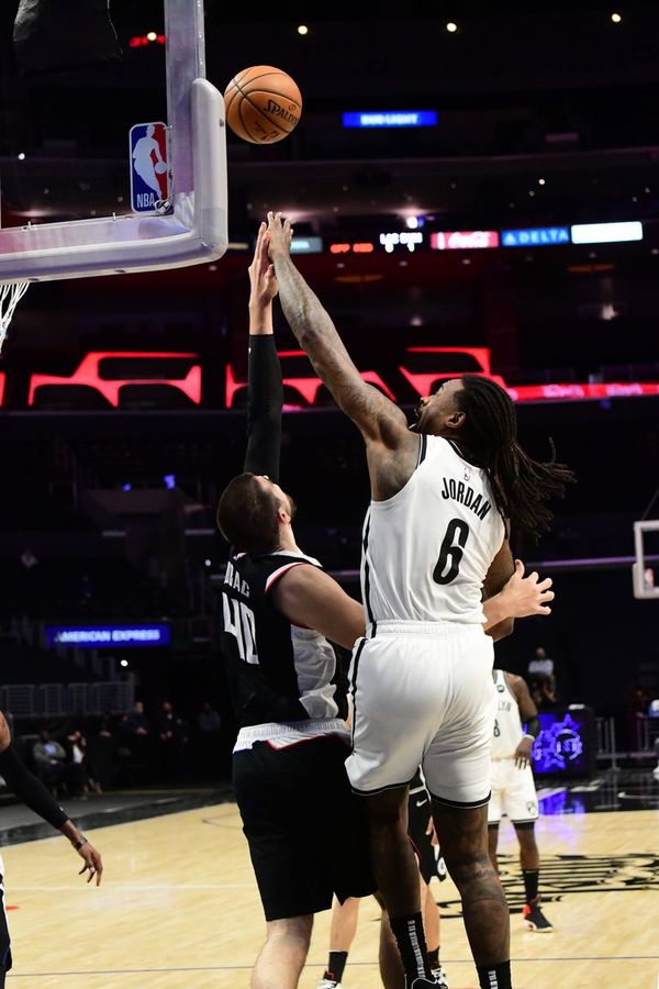 Los Nets amenazan el liderato de los Sixers - Básquetbol - ABC Color