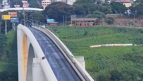 Foz de Yguazú decreta toque de queda y pide barrera en Puente de la Amistad