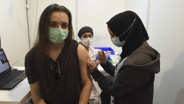 El Reino Unido e Israel continuaban la vacunación contra el coronavirus y el desconfinamiento | .::Agencia IP::.