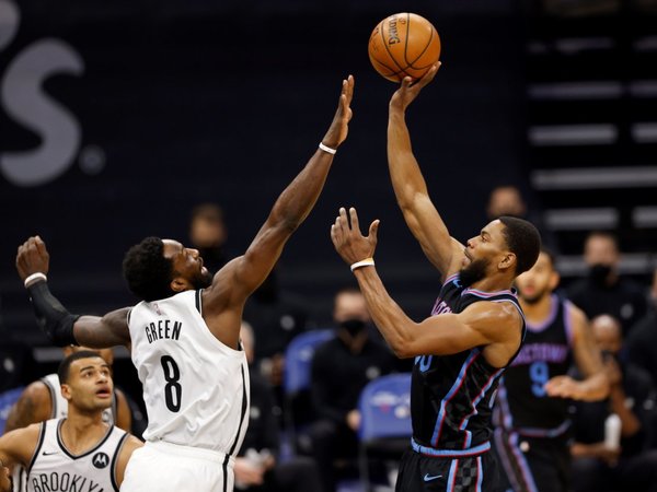 Los Nets amenazan el liderato de los Sixers, los Bucks no pierden terreno