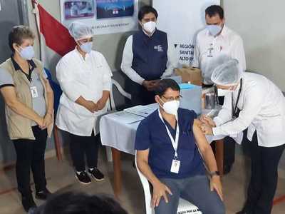 Arrancó la vacunación contra el Covid-19 a profesionales de la salud del Alto Paraná