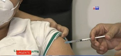 ¡Histórico! Se aplicó la primera vacuna contra la Covid-19 en Paraguay | Noticias Paraguay