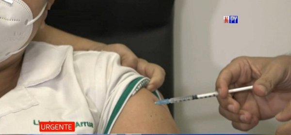 ¡Histórico! Se aplicó la primera vacuna contra la Covid-19 en Paraguay | Noticias Paraguay