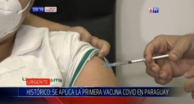 Diario HOY | Enfermera del Hospital Nacional fue la primera en recibir la dosis de la Sputnik V