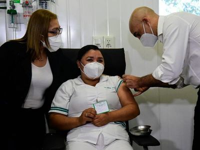Enfermera itaugüeña fue a vacunarse sin saber que era la primera en la lista
