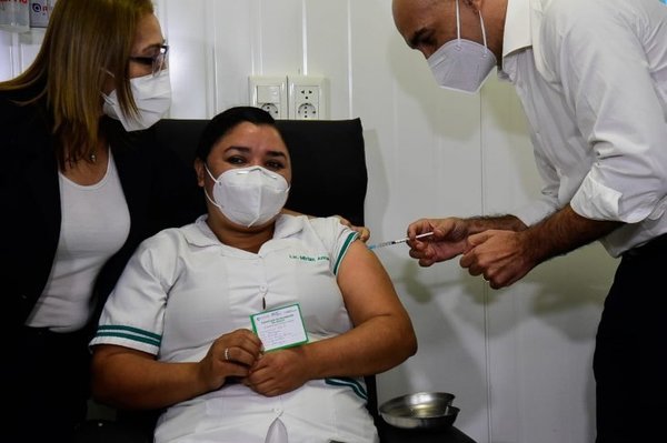 Arrancó jornada de vacunación a trabajadores de blanco contra el Covid-19