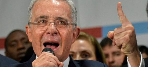 Álvaro Uribe acusa al director para las Américas de HRW de ser militante de FARC