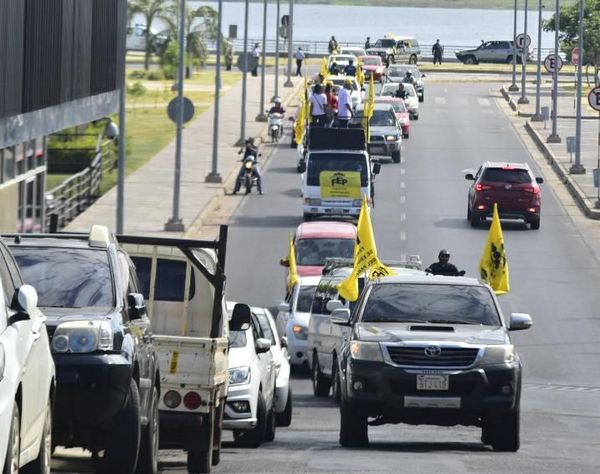 Caravana docente contra el inicio de clases presenciales - Nacionales - ABC Color
