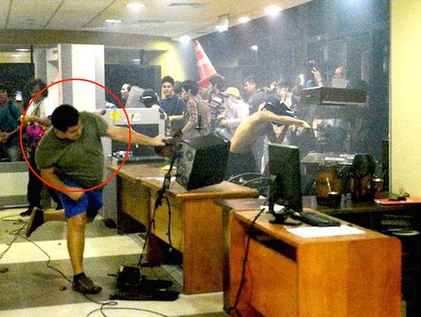 Patotero que encabezó turba que quemó el Congreso es el candidato de Alegre a presidir la juventud liberal - ADN Digital