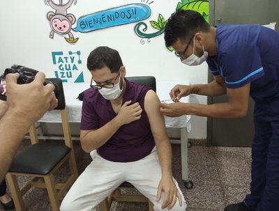 Deben publicarse datos de inmunizados sin aclarar estado de salud, sostiene abogado · Radio Monumental 1080 AM
