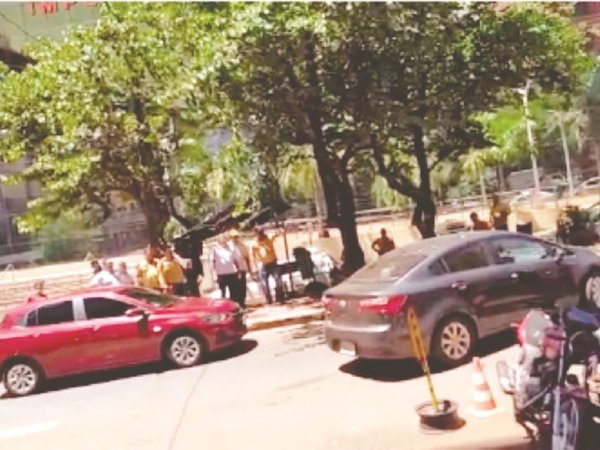 Taxistas amenazan con salir a la caza de choferes de Uber